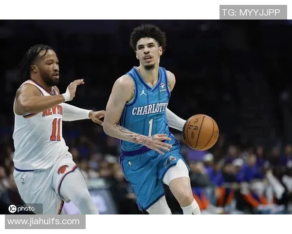 足球球星因脚踝意外扭伤缺席多场比赛球队前景受关注